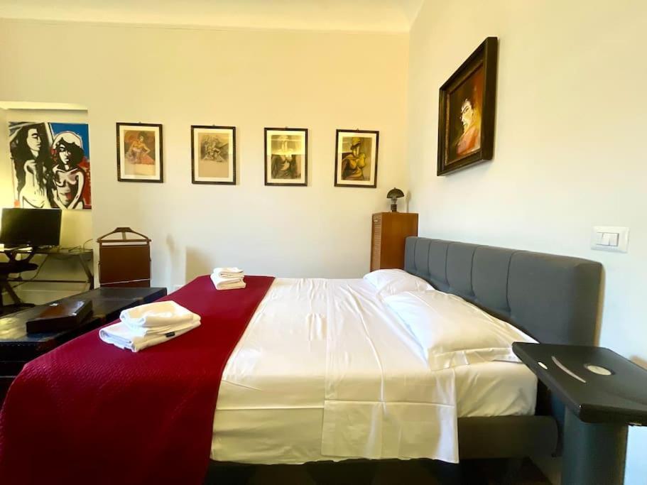 Gallery Art Flat Near The Colosseum And Domus Aurea Rome