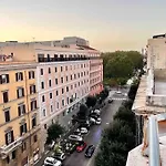 Gallery Art Flat Near The Colosseum And Domus Aurea
