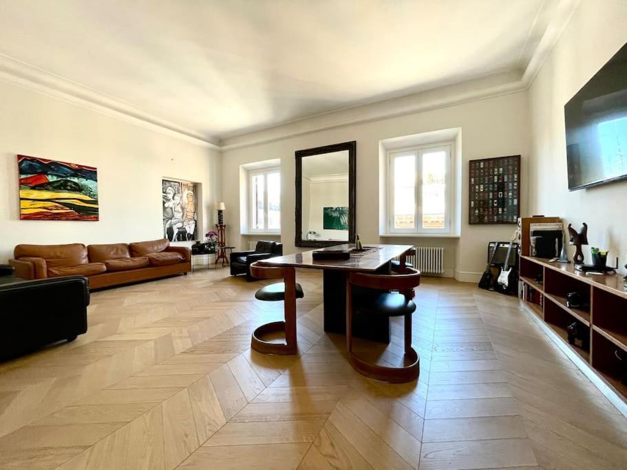 Gallery Art Flat Near The Colosseum And Domus Aurea *