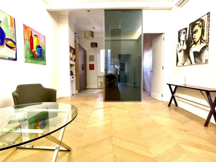 Gallery Art Flat Near The Colosseum And Domus Aurea *