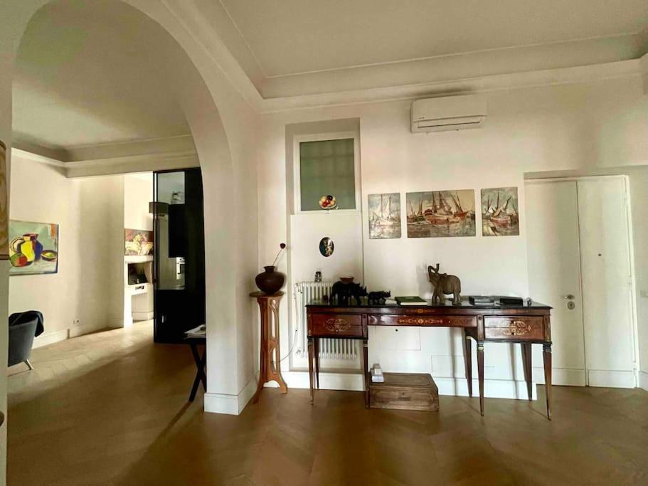 Gallery Art Flat Near The Colosseum And Domus Aurea